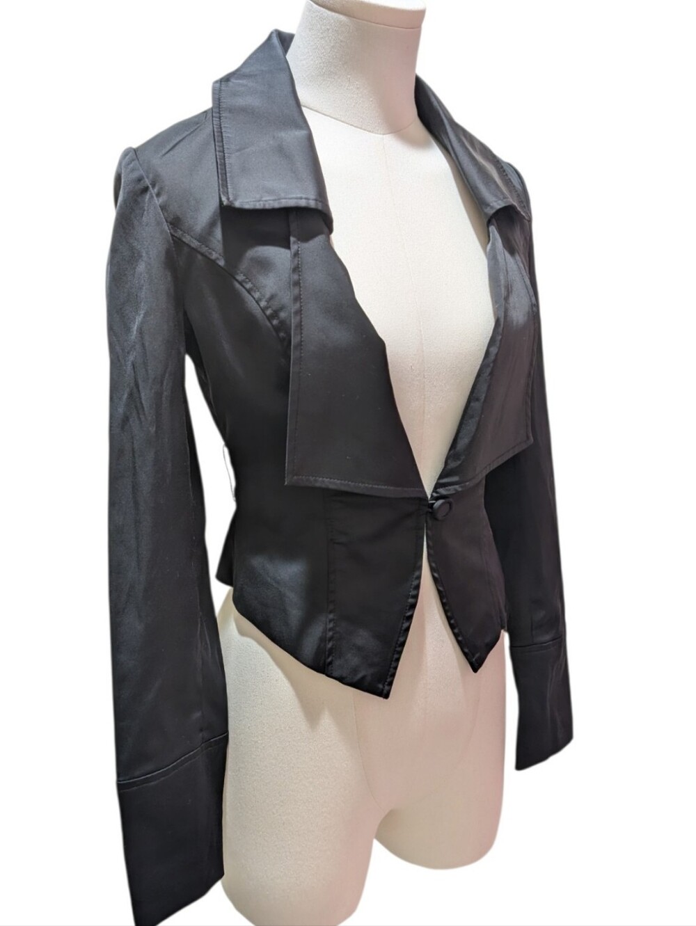 Vero Moda Sleek, Sexy Blazer (fits S/M) ‼️Price is firm‼️